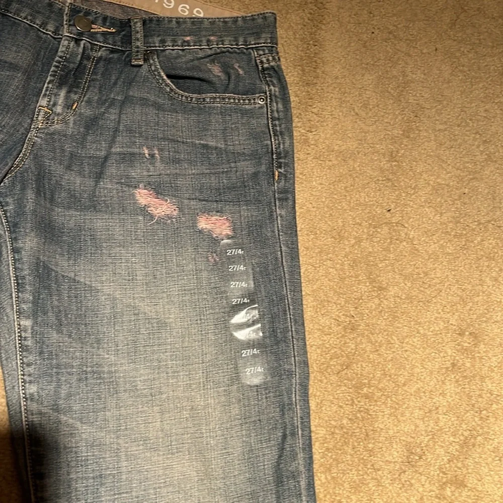 NWT Gap distressed denim cropped leg size 26/4R soft - Picture 4 of 5